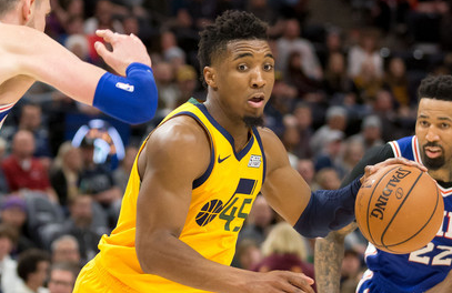 陷入落后的 陷入落后的