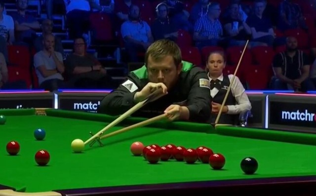 而墨菲则依 而墨菲则依