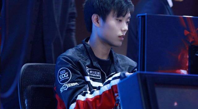 加强中场控 加强中场控